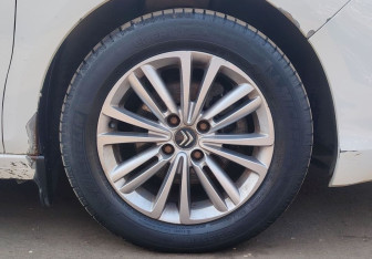 Подержанный автомобиль Citroen C4 Sedan 2014 года (13 фото)