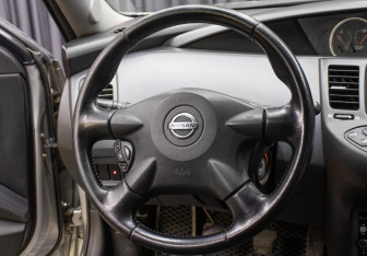 Подержанный автомобиль Nissan Primera Sedan 2003 года (16 фото)