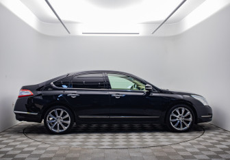 Подержанный автомобиль Nissan Teana 2011 года (4 фото)