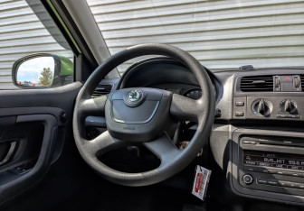 Подержанный автомобиль Skoda Fabia Hatchback 2012 года (24 фото)