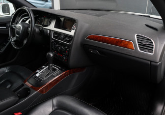 Подержанный автомобиль Audi A4 Sedan 2011 года (7 фото)