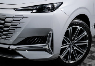 Подержанный автомобиль Changan UNI-K 2023 года (16 фото)