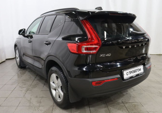 Подержанный автомобиль Volvo XC40 2019 года (4 фото)