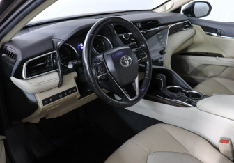 Подержанный автомобиль Toyota Camry Sedan 2019 года (9 фото)