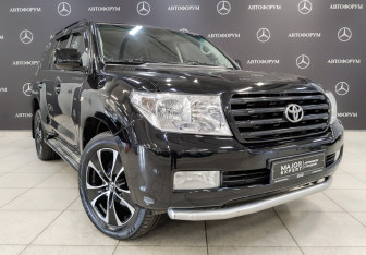 Подержанный автомобиль Toyota Land Cruiser Suv 2010 года (3 фото)