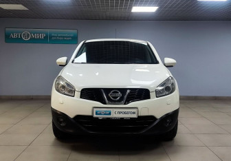 Подержанный автомобиль Nissan Qashqai 2013 года (2 фото)