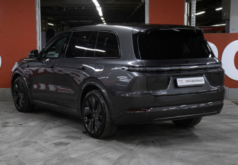Подержанный автомобиль LiXiang L9 2023 года (7 фото)