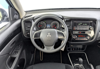 Подержанный автомобиль Mitsubishi Outlander 2018 года (21 фото)