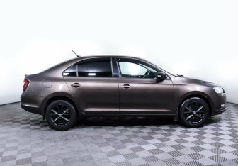 Подержанный автомобиль Skoda Rapid Liftback 2017 года (4 фото)