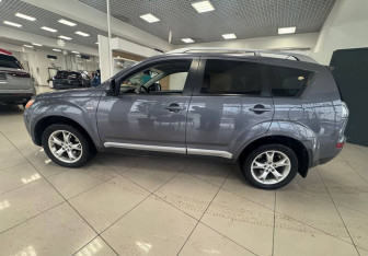 Подержанный автомобиль Mitsubishi Outlander 2007 года (7 фото)