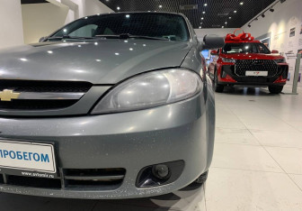 Подержанный автомобиль Chevrolet Lacetti Hatchback 2009 года (9 фото)