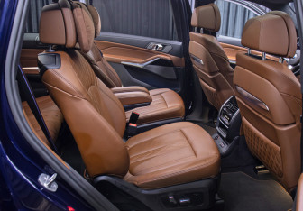 Подержанный автомобиль BMW X7 2022 года (13 фото)