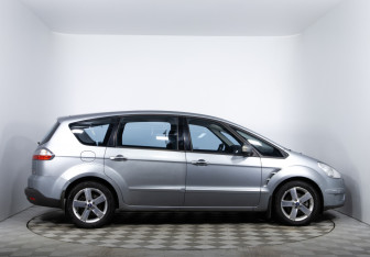 Подержанный автомобиль Ford S-MAX 2008 года (4 фото)