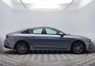 Подержанный автомобиль Kia K5 2022 года (6 фото)