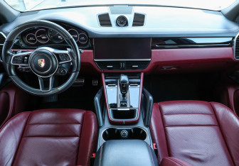 Подержанный автомобиль Porsche Cayenne 2020 года (14 фото)