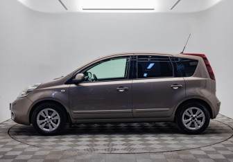 Подержанный автомобиль Nissan Note 2013 года (2 фото)