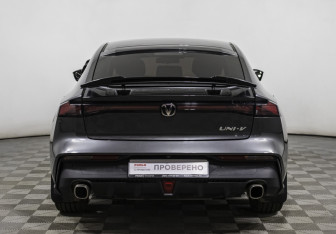 Подержанный автомобиль Changan UNI-V 2023 года (6 фото)