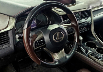Подержанный автомобиль Lexus RX 2019 года (12 фото)