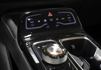 Подержанный автомобиль JAC JS6 2024 года (18 фото)