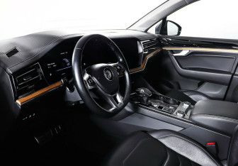 Подержанный автомобиль Volkswagen Touareg 2018 года (11 фото)