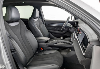 Подержанный автомобиль Geely Monjaro 2024 года (24 фото)