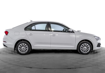 Подержанный автомобиль Skoda Rapid Liftback 2021 года (4 фото)