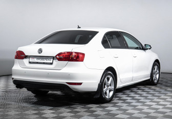 Подержанный автомобиль Volkswagen Jetta Sedan 2013 года (5 фото)