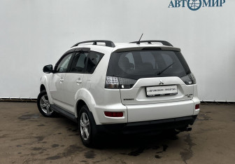 Подержанный автомобиль Mitsubishi Outlander 2011 года (7 фото)