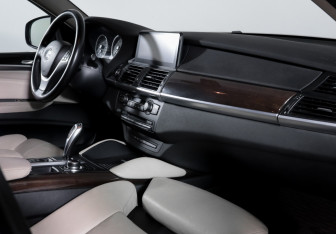 Подержанный автомобиль BMW X6 2013 года (9 фото)