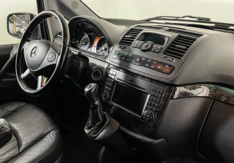 Подержанный автомобиль Mercedes-Benz Viano 2013 года (9 фото)