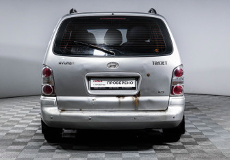 Подержанный автомобиль Hyundai Trajet 2006 года (6 фото)
