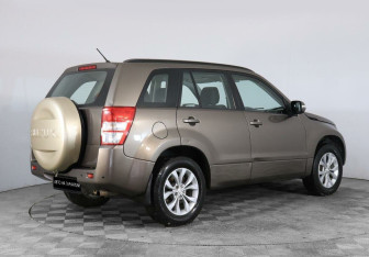 Подержанный автомобиль Suzuki Grand Vitara 2014 года (3 фото)