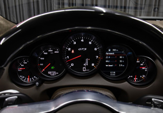 Подержанный автомобиль Porsche Cayenne 2015 года (12 фото)