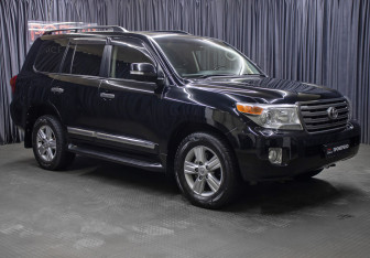 Подержанный автомобиль Toyota Land Cruiser Suv 2012 года (3 фото)