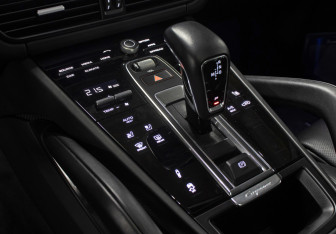 Подержанный автомобиль Porsche Cayenne 2020 года (18 фото)