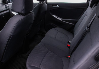 Подержанный автомобиль Hyundai Solaris Hatchback 2013 года (11 фото)