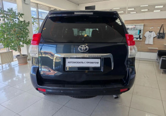Подержанный автомобиль Toyota Land Cruiser Prado 2013 года (6 фото)