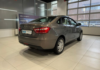 Подержанный автомобиль LADA (ВАЗ) Vesta Sedan 2018 года (4 фото)