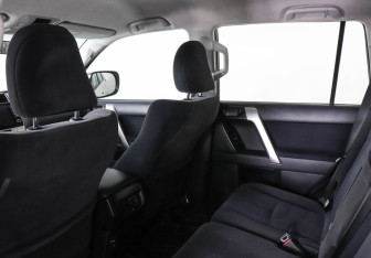 Подержанный автомобиль Toyota Land Cruiser Prado 2021 года (12 фото)