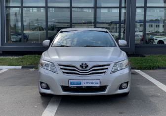 Подержанный автомобиль Toyota Camry Sedan 2011 года (2 фото)