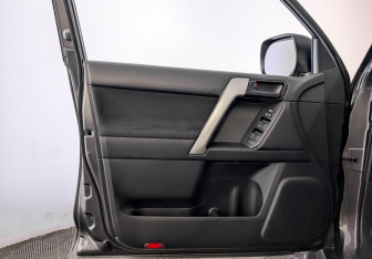 Подержанный автомобиль Toyota Land Cruiser Prado 2021 года (19 фото)