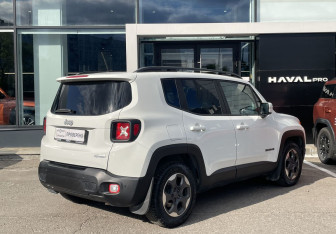 Подержанный автомобиль Jeep Renegade 2017 года (5 фото)