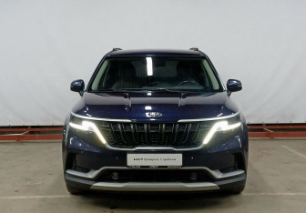 Подержанный автомобиль Kia Carnival 2021 года (2 фото)