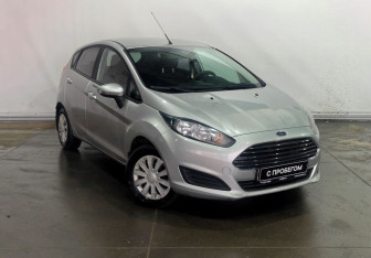Подержанный автомобиль Ford Fiesta Hatchback 2016 года (3 фото)
