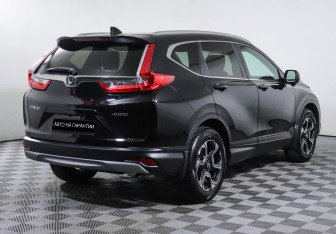 Подержанный автомобиль Honda CR-V 2017 года (3 фото)
