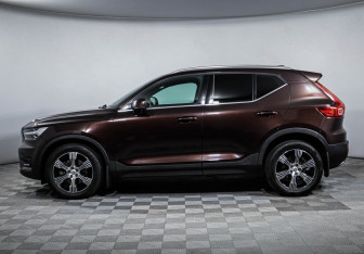 Подержанный автомобиль Volvo XC40 2020 года (8 фото)