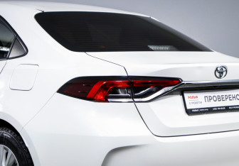 Подержанный автомобиль Toyota Corolla Sedan 2021 года (18 фото)