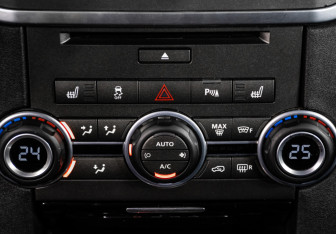 Подержанный автомобиль Land Rover Discovery 2014 года (20 фото)