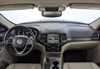 Подержанный автомобиль Jeep Grand Cherokee 2021 года (14 фото)