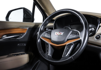 Подержанный автомобиль Cadillac XT5 2016 года (13 фото)